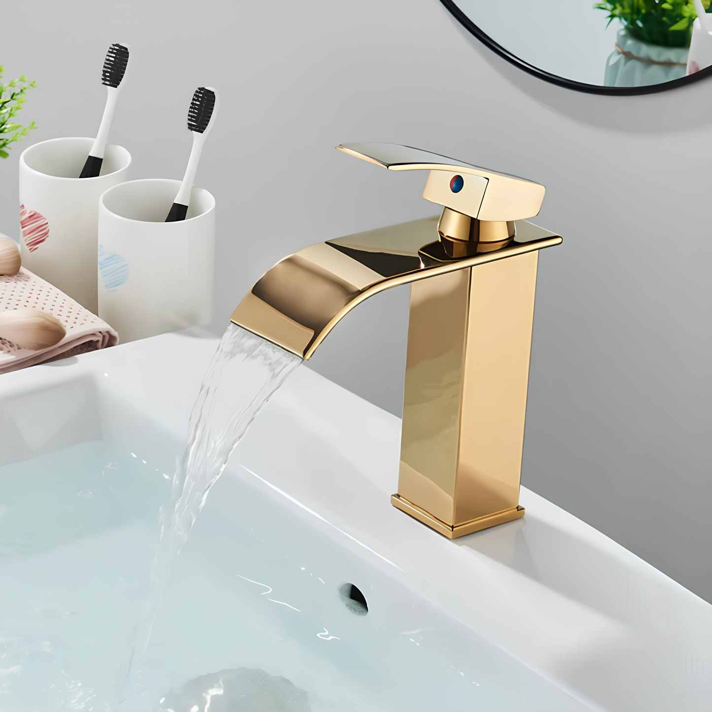 Robinet cascade doré salle de bain