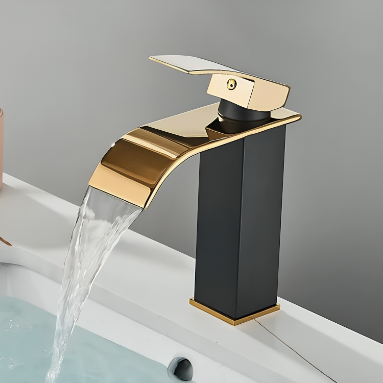 Robinet cascade doré salle de bain