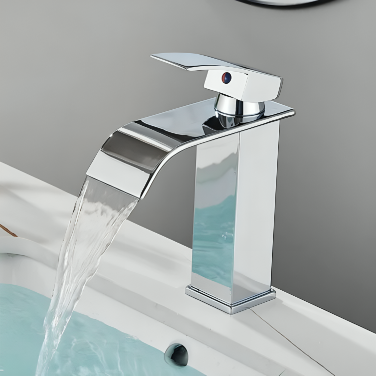 Robinet cascade doré salle de bain