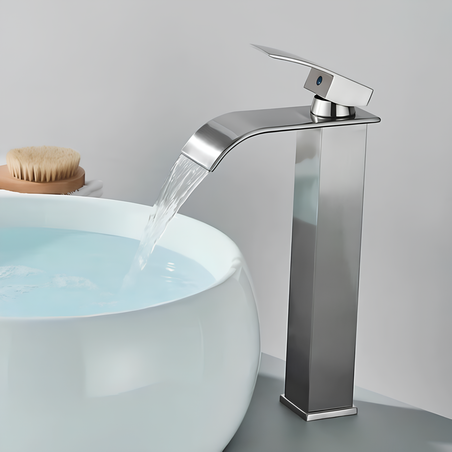 Robinet cascade doré salle de bain