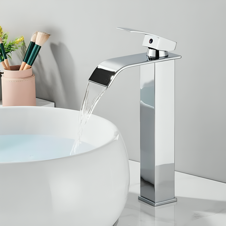 Robinet cascade doré salle de bain